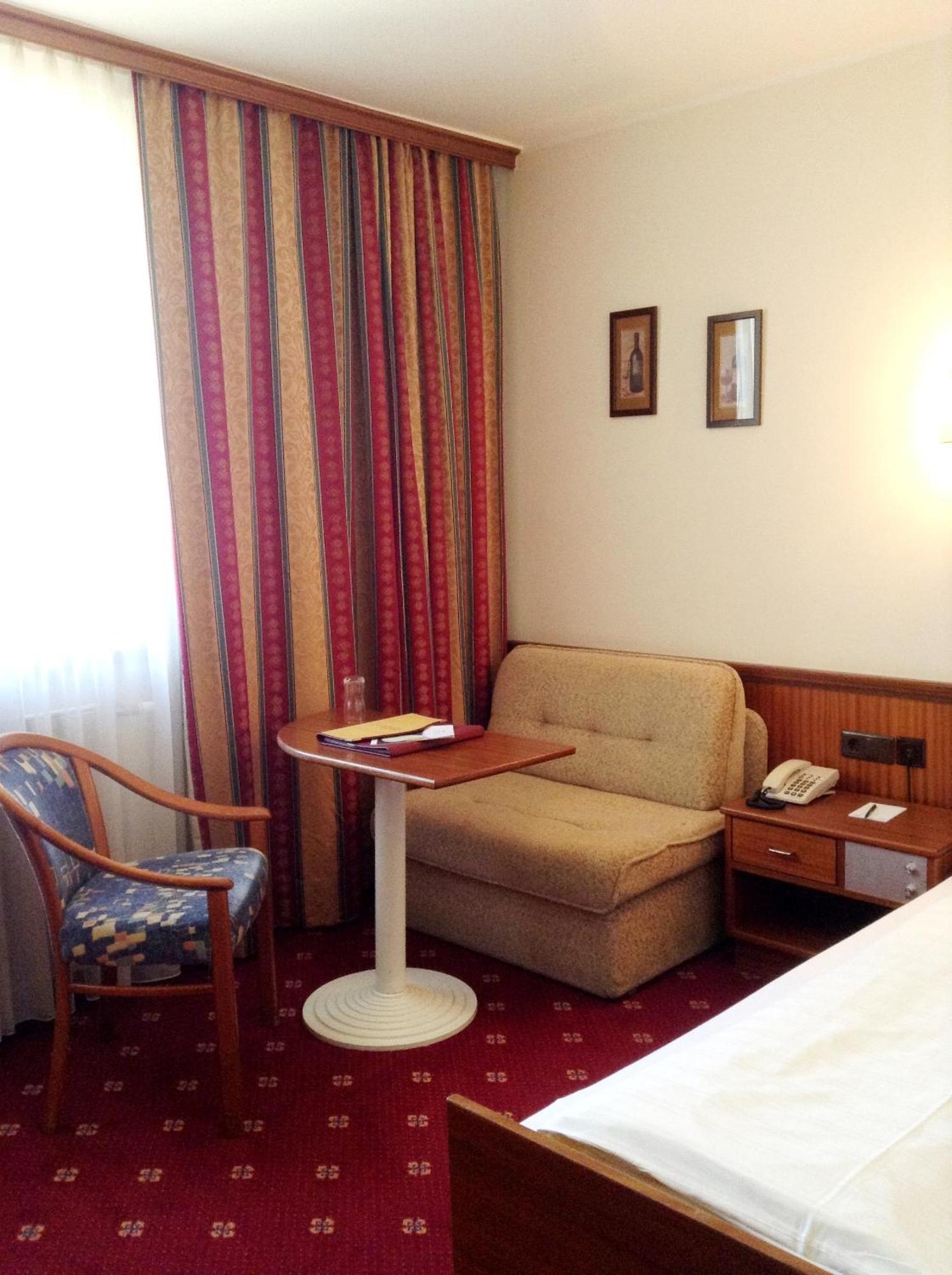 Parkhotel Bad Schallerbach Rum bild